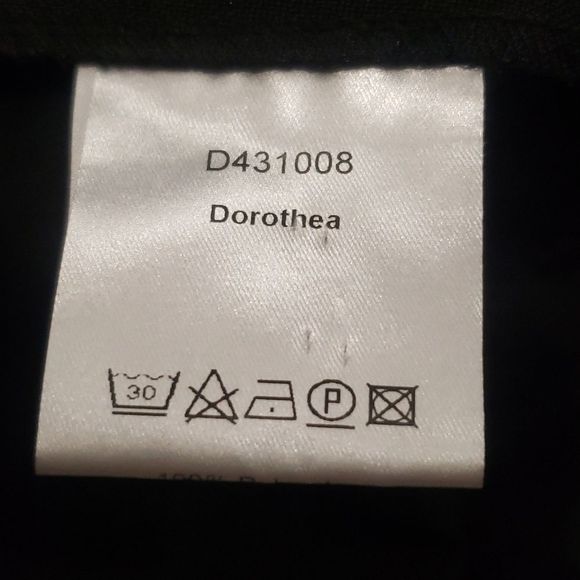 Kirstens Landhausmode Authentic Traditional Black German Dirndl - Picture 12 of 14